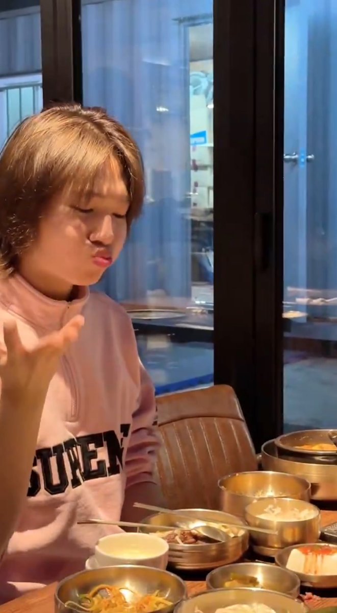 หมั่นเข้วววว อยากบีบแก้มแมว