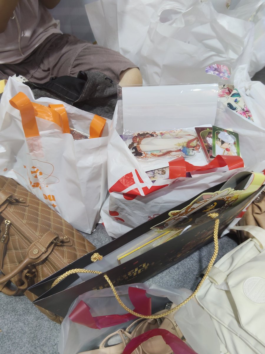 FUXKBUSY ゚・。🔥🌷⚡🐿️ tweet media