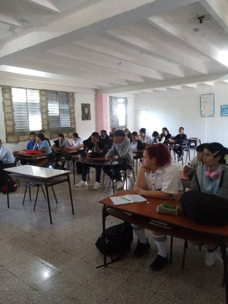 Cómo parte de la semana en el trabajo con las drogas la Psicopedagoga imparte charla educativa en la institución educativa IPU: Camilo Cienfuegos. 

#Chambas #CubaMined