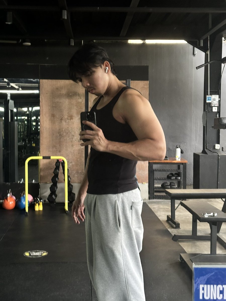 imthenewboy's tweet photo. nyobain gym di kampung halaman, lumayan juga ternyata https://t.co/8bUng9ddOQ