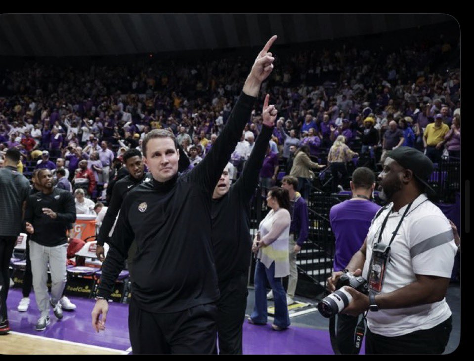 Money talks tweet media