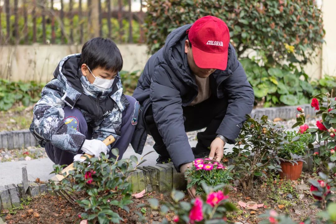 Nicole Walker tweet media