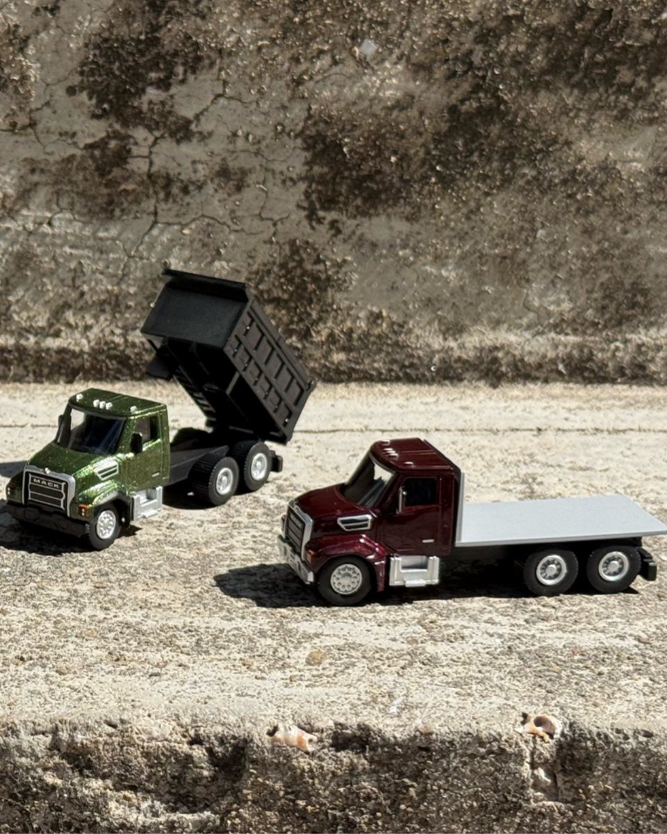 Mack Trucks tweet media