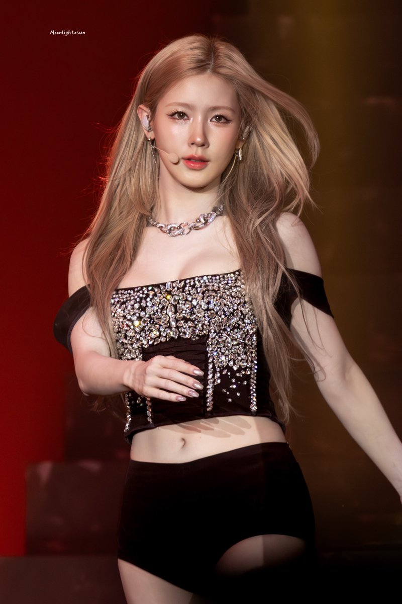 𝙁𝙚𝙖𝙩𝙝𝙚𝙧.𝙑 tweet media