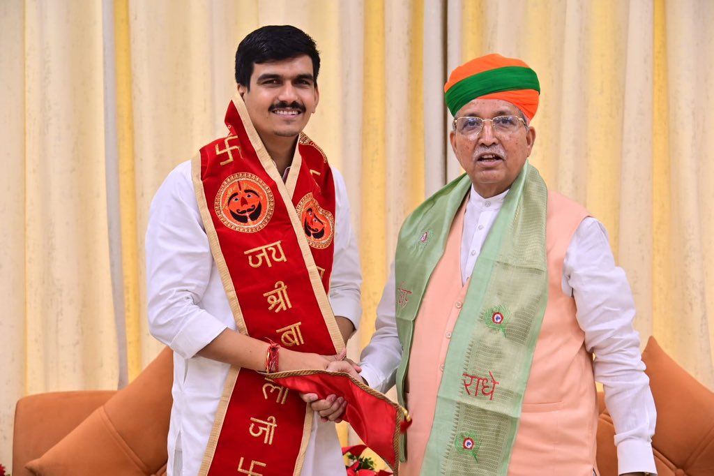 आज नई दिल्ली में भाजपा युवा मोर्चा, राजस्थान के प्रदेश अध्यक्ष श्री <a href="/ShankarGora/">𝗦𝗵𝗮𝗻𝗸𝗮𝗿 𝗚𝗼𝗿𝗮</a> ने केंद्रीय विधि एवं न्याय (स्वतंत्र प्रभार) तथा संसदीय कार्य राज्य मंत्री एवं बीकानेर के लोकप्रिय सांसद आदरणीय श्री अर्जुनराम मेघवाल जी से आत्मीय भेंट की। 
<a href="/arjunrammeghwal/">Arjun Ram Meghwal</a>