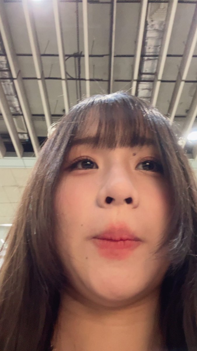 lino86952's tweet photo. 天也偷偷拍了一張～
瀏海有點亂 心情卻意外平靜
在這小小的角落裡 
只想做最真實的自己
你今天過得怎麼樣呢？ https://t.co/0XoONG1Gbv