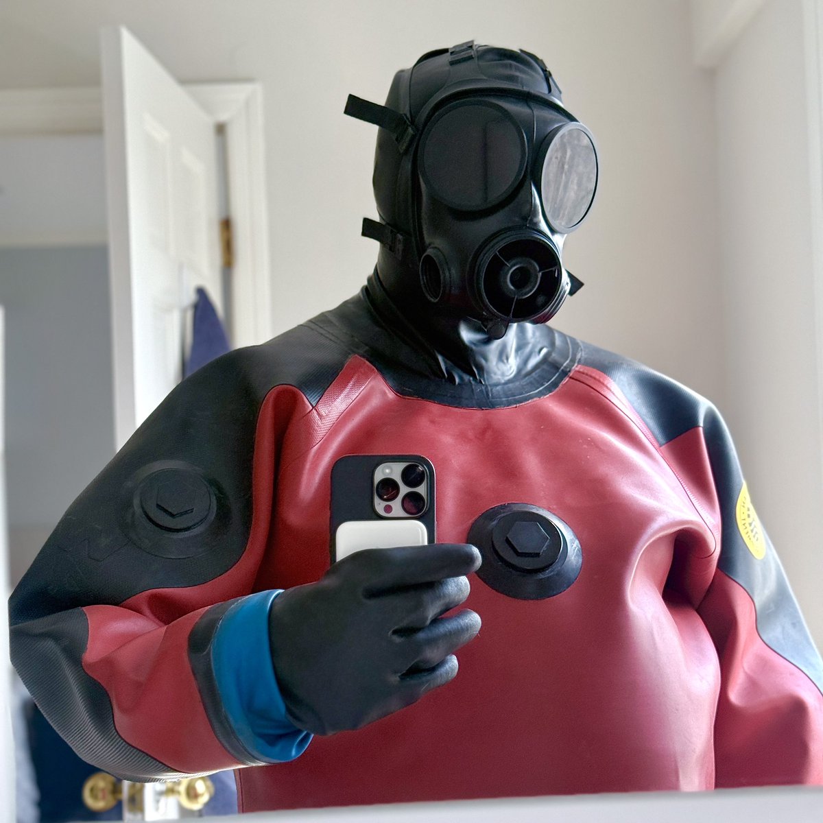 🔞 red tweet media