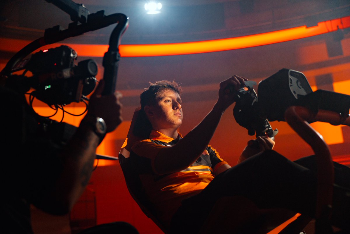 McLaren F1 Sim Racing Team tweet media