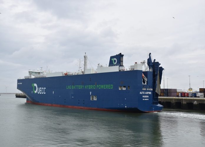 MasContainer tweet media