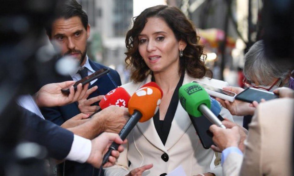 -Señora Ayuso, ¿qué opina de que EEUU haya encarcelado al socio de su novio en Panamá acusado de conspiración y contrabando?

-Pues mira, ¡libertad, me gusta la fruta, Venezuela y ETA!