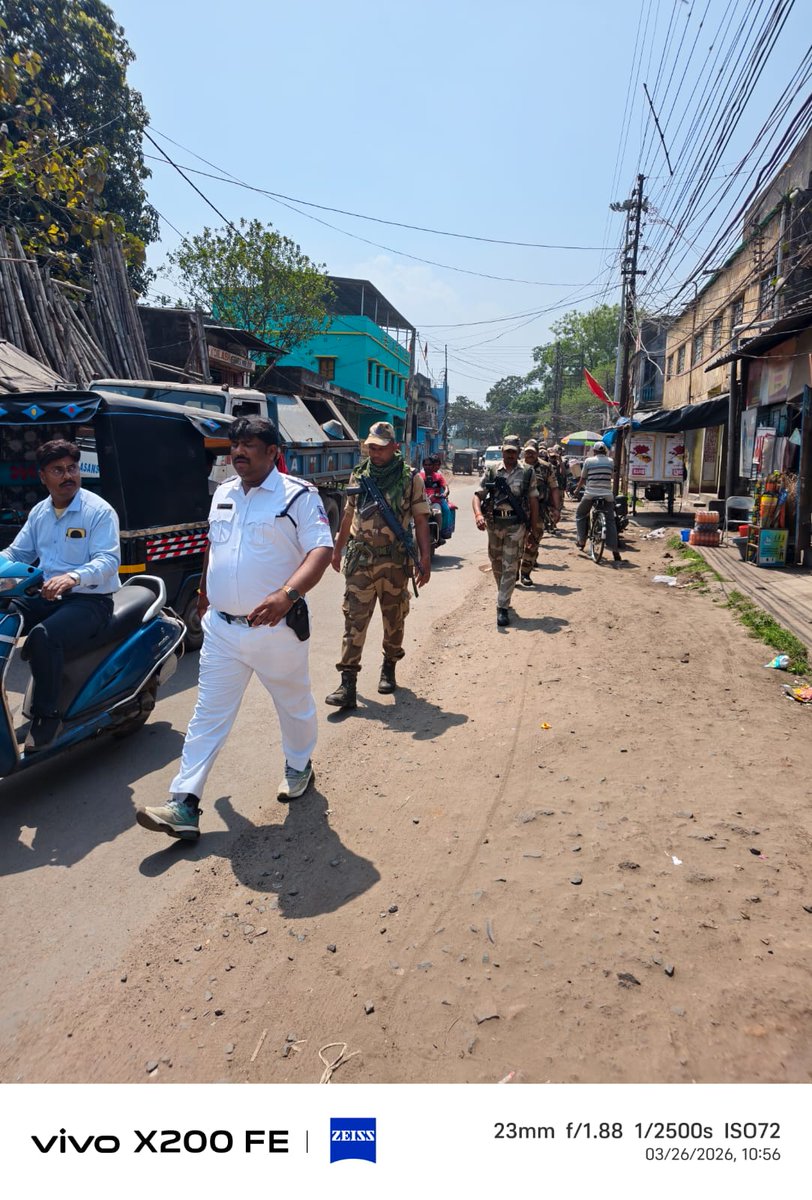 Cpadpc's tweet photo. As a part of the Confidence Building Measures and Area Domination , Route March along with the CAPF was going on under Sanctoria IC PS-Kulti , ADPC . #SafeElection #ADPC#routemarch #PoliceInAction https://t.co/zhiD7aK1kj