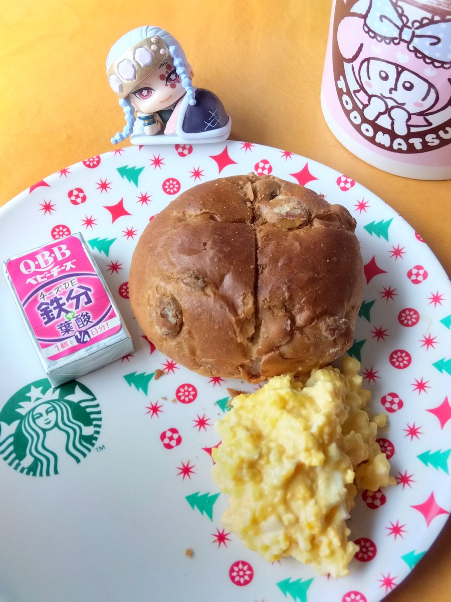 #朝ごはん はクルミパン。
ベビーチーズとエッグサラダを添えて。
コーヒーはスタバ☕️

#おうちカフェ #おうちごはん #おうち時間 #coffee #珈琲 #おそ由松