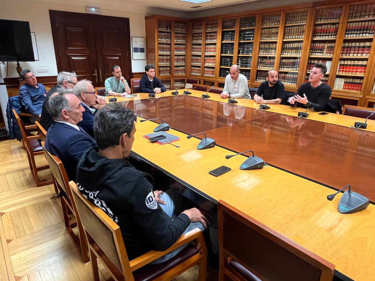 Enrique Santiago tweet media