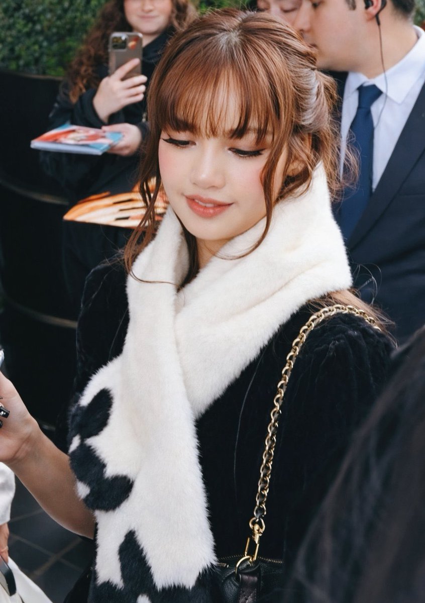 vousjay's tweet photo. Happy birthday LISA, love of my life

วันแรกที่รักลิซ่ายังอายุ19ปีอยู่เลย วันนี้29ปีแล้วค่ะ🥺ขอให้ลิซ่ามีค.สุขทุกวัน จะคอยซัพพอตและเฝ้าดูการเติบโตของลิซ่าในทุกเส้นทาง วันแรกเป็นยังไง จนเข้าปีที่10ก็ยังอยู่ ภูมิใจในตัวลิซ่าทุกวัน, ขอบคุณที่เกิดมาให้รักค่ะ รักนะคะ #LalisaShinesAt29 https://t.co/ERWNsKccUR