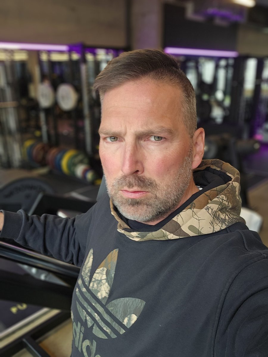 Karaoke Andi tweet media