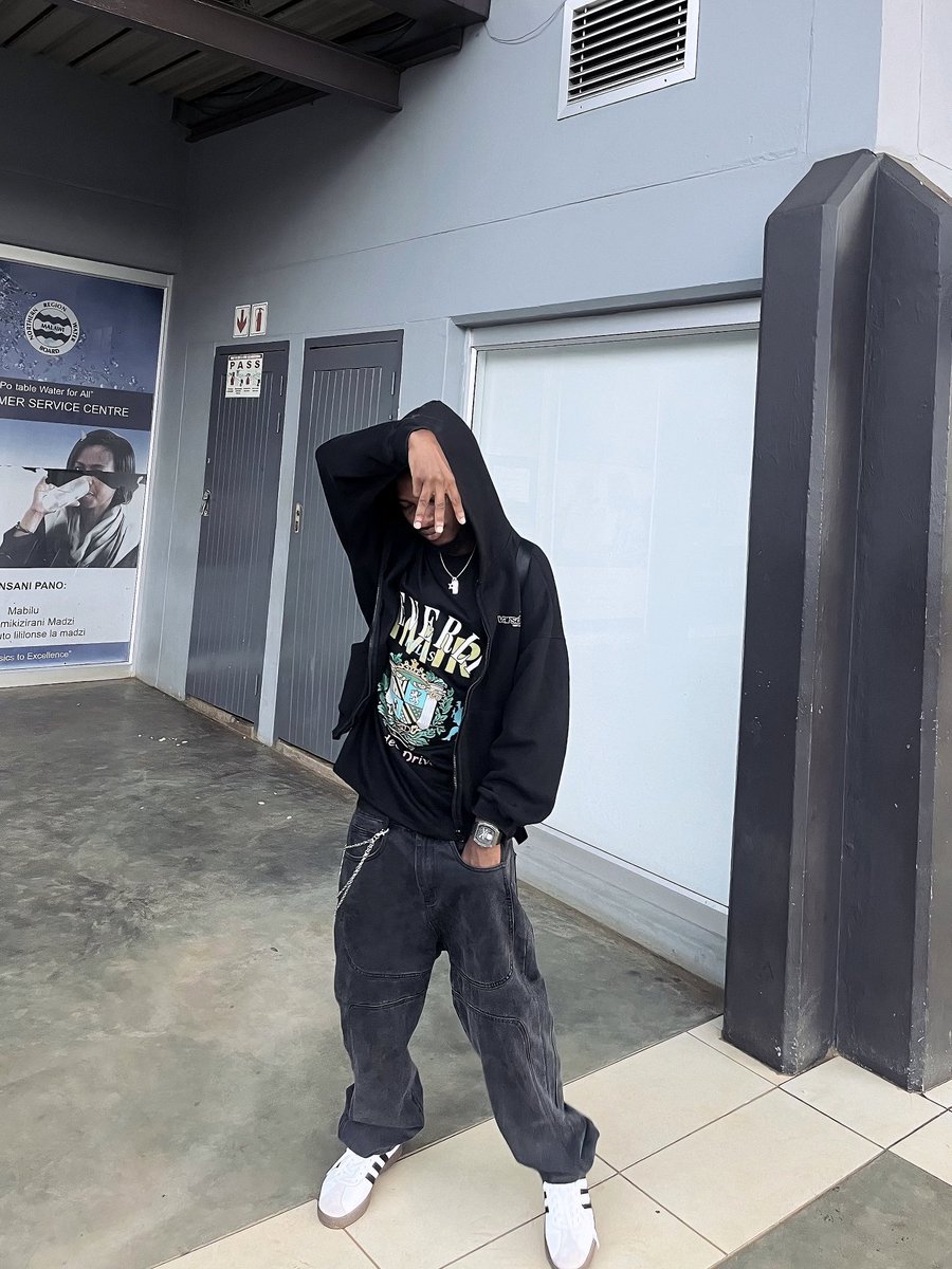 Young Mobby tweet media