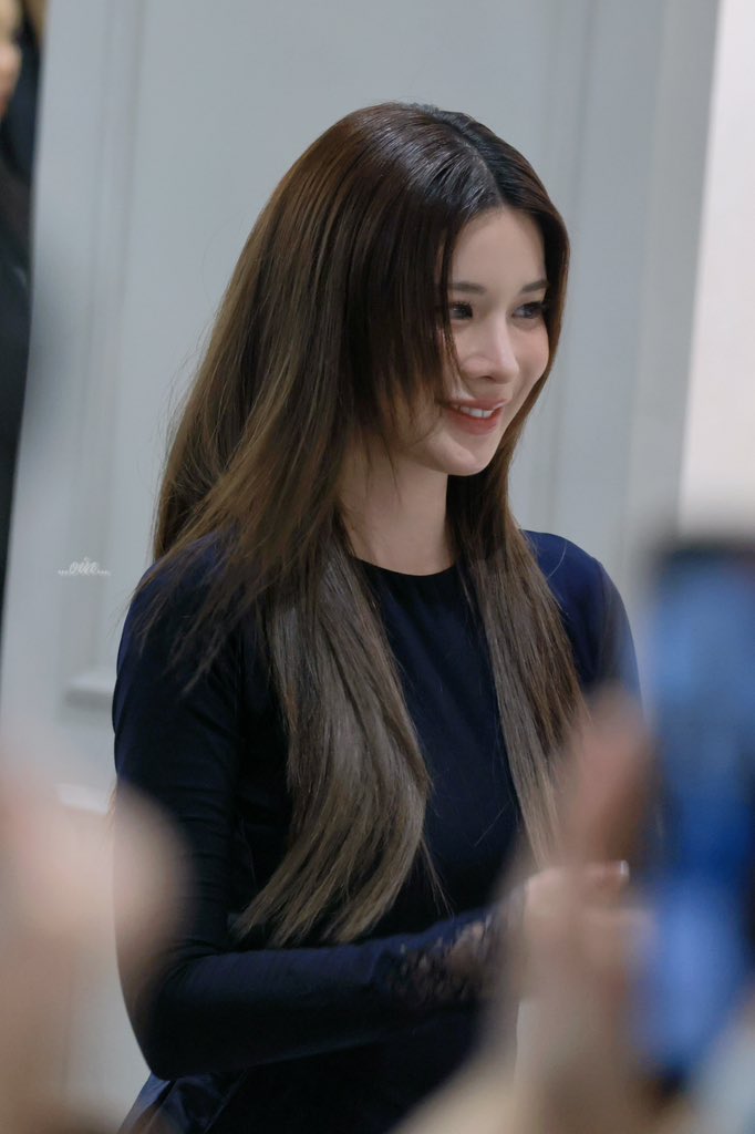 elenaaa_oin's tweet photo. mami i was a little bit late and at the very back
couldn't see you naaaaa🥲
there were so many people and phones 🤣🤳
but still tried my best to take a few photos📸💪🏻

#supassara_sp 
#KaoJaneJaneKao https://t.co/yg0N2qNCq1