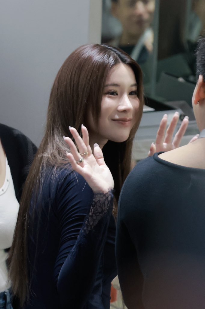 elenaaa_oin's tweet photo. mami i was a little bit late and at the very back
couldn't see you naaaaa🥲
there were so many people and phones 🤣🤳
but still tried my best to take a few photos📸💪🏻

#supassara_sp 
#KaoJaneJaneKao https://t.co/yg0N2qNCq1