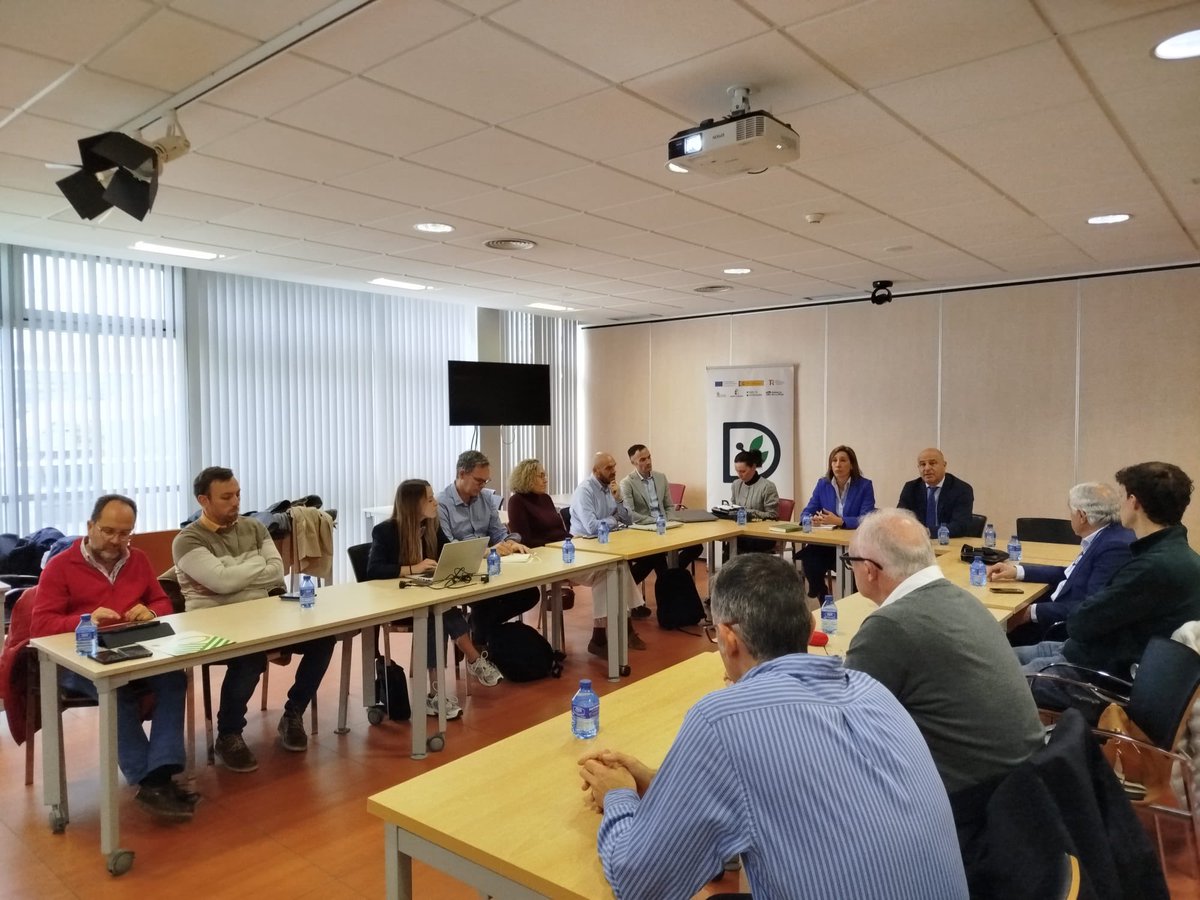 urcacyl's tweet photo. Hoy #urcacyl participa en la reunión de trabajo convocada por el @Itacyl en el marco del proyecto #retech-pan y puesta en marcha de la plataforma digital #Datagia https://t.co/edPsBPmIqB