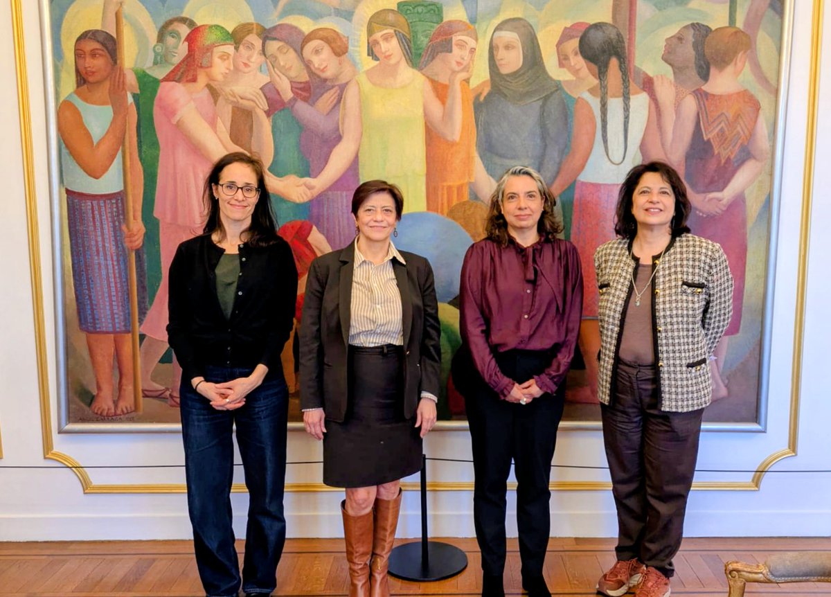 bjc_agua's tweet photo. Dans le cadre de la coopération bilatérale, et des 200 ans de relations   🇲🇽 - 🇫🇷, je me suis entretenue avec les conservatrices Paz Núñez Regueiro et Claudia de Sevilla, responsables des collections Amériques au Département du patrimoine et des collections du musée @quaibranly https://t.co/ECHuAfAZNP