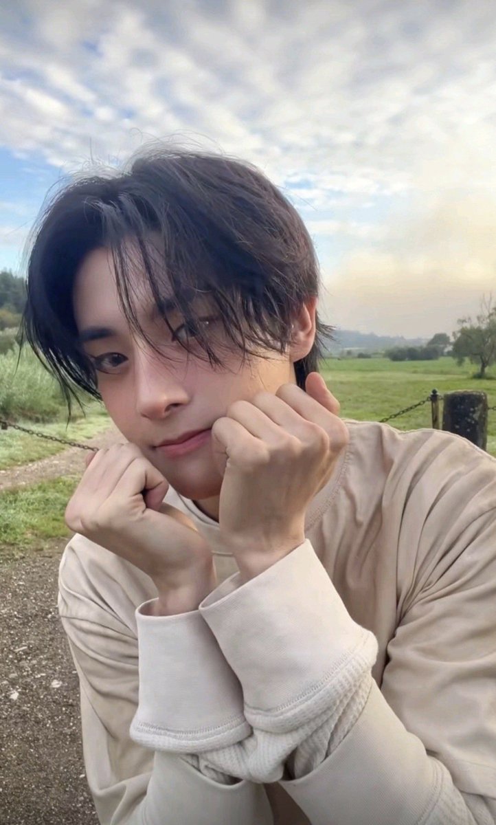 sjydaiIy's tweet photo. 🌸🌼🌸 #JAKE #제이크 https://t.co/YmLl4mJ7l5