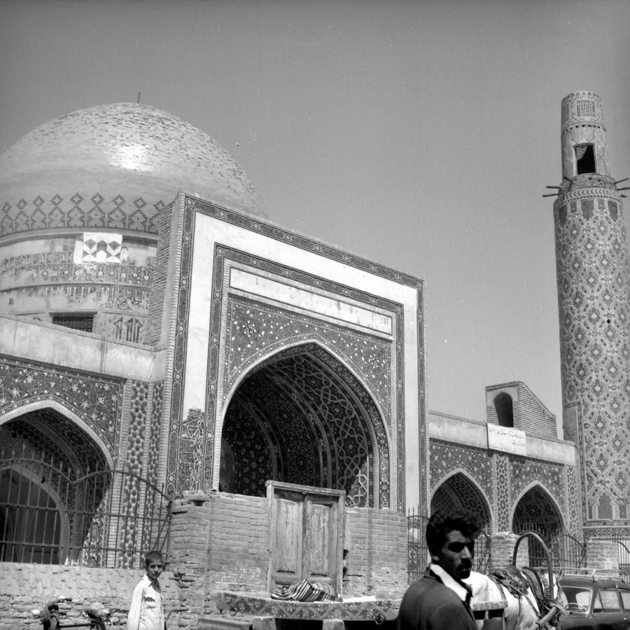 Roger-Viollet tweet media