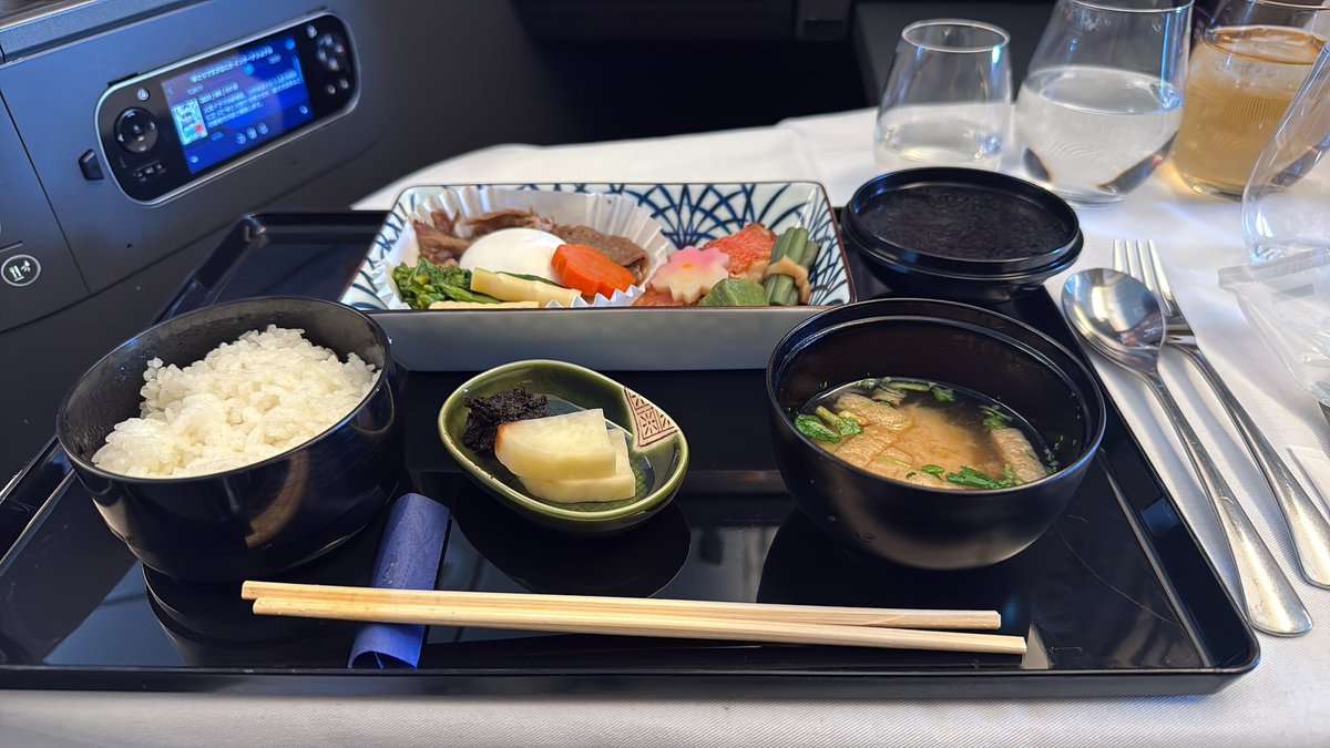 えぬにべあ tweet media