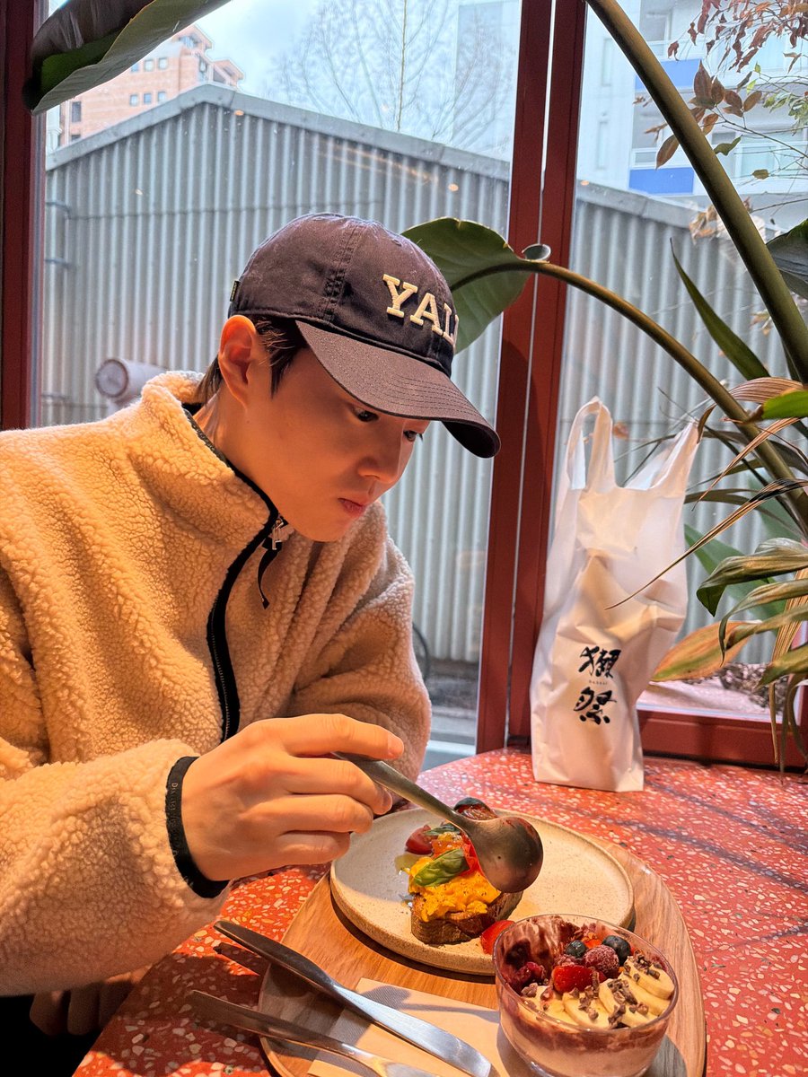 ekjeℓut tweet media