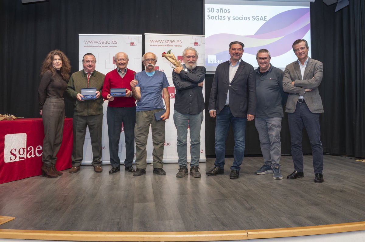 Ayer en Valencia entregamos la Llave de los Autores2026 a quienes cumplen 50 años en SGAE:

🎶 Llorenç Barber
🎶 Antonio Alapont
🎭 Eduardo Zamanillo

♦️A título póstumo a Mari Trini 

Conducido por Marta Beca, secretaria general de SGAE, junto a Antonio Onetti, presidente de