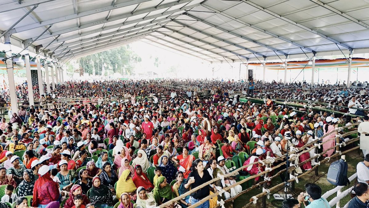 ABDigitalJoddha's tweet image. ধূপগুড়ির জনসমুদ্রের এই অকৃত্রিম ভালোবাসাই আমাদের শ্রেষ্ঠ অলঙ্কার। বাংলা-বিরোধীদের অহংকার চূর্ণ করে মানুষের অধিকার রক্ষায় বদ্ধপরিকর জননেতা।

#AbhishekBanerjee #AbarJitbeBangla #PeoplePower #AmiBanglarDigitalJoddha