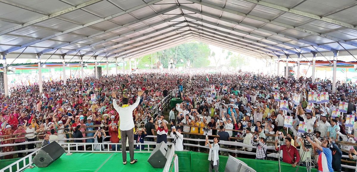 ABDigitalJoddha's tweet image. ধূপগুড়ির জনসমুদ্রের এই অকৃত্রিম ভালোবাসাই আমাদের শ্রেষ্ঠ অলঙ্কার। বাংলা-বিরোধীদের অহংকার চূর্ণ করে মানুষের অধিকার রক্ষায় বদ্ধপরিকর জননেতা।

#AbhishekBanerjee #AbarJitbeBangla #PeoplePower #AmiBanglarDigitalJoddha