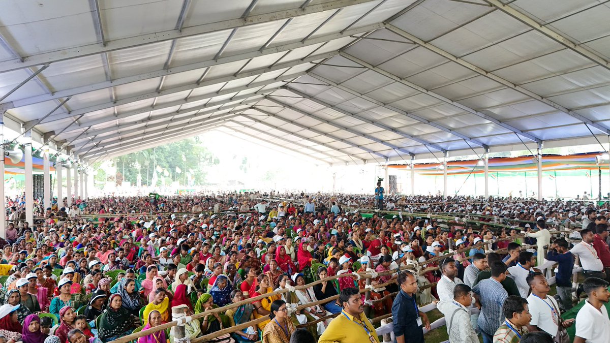 ABDigitalJoddha's tweet image. ধূপগুড়ির জনসমুদ্রের এই অকৃত্রিম ভালোবাসাই আমাদের শ্রেষ্ঠ অলঙ্কার। বাংলা-বিরোধীদের অহংকার চূর্ণ করে মানুষের অধিকার রক্ষায় বদ্ধপরিকর জননেতা।

#AbhishekBanerjee #AbarJitbeBangla #PeoplePower #AmiBanglarDigitalJoddha