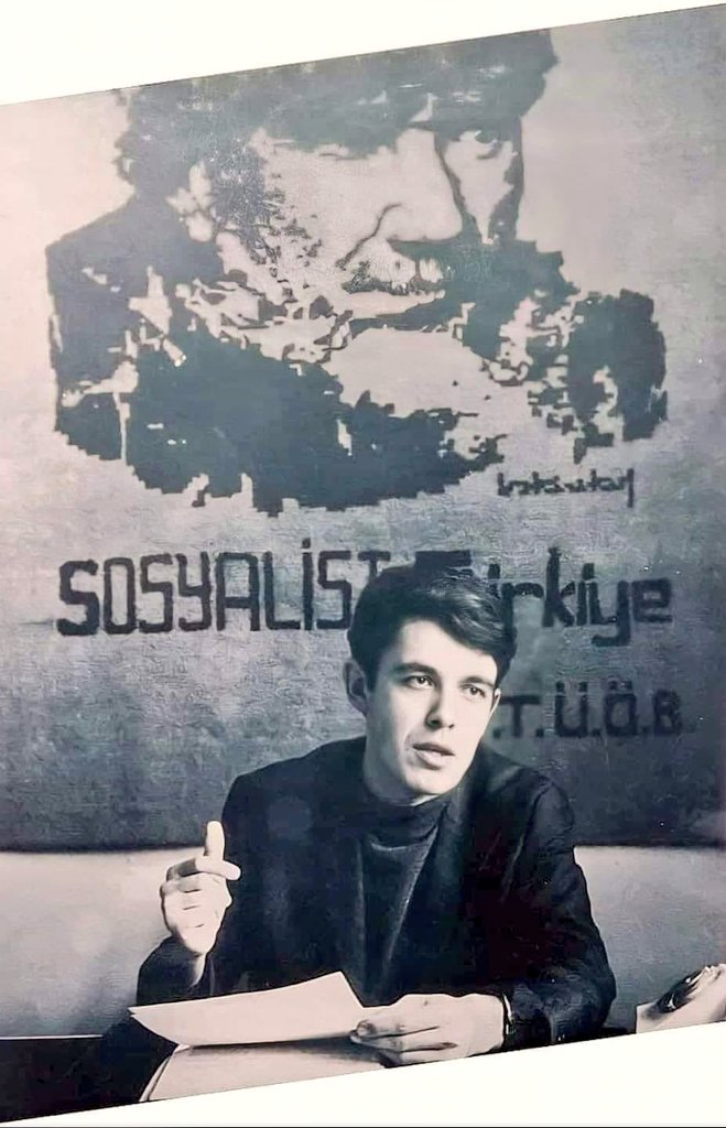 emreucarinx's tweet photo. "kayıtsızlardan nefret ediyorum, yaşamak taraf tutmaktır."

- antonio gramsci

"biz fakirden ve türkiye'den yana olduk. olay bundan ibaret: biz, işte böyle bir gelişmenin sonucu solcu olduk."

-harun karadeniz https://t.co/lC1Mwyt1Or