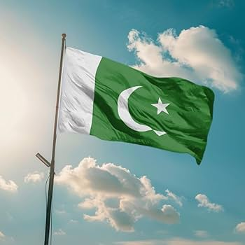 ZahidlBaloch's tweet photo. ایران نے پاکستان کے 5 تیل بردار جہازوں کو آبنائے ہرمز سے گزرنے کی اجازت دے دی ہے ۔ 

تازہ ترین اطلاعات کے مطابق، ایران نے پاکستان کے تیل بردار جہازوں کو خصوصی اجازت دیتے ہوئے اپنی سمندری حدود سے بحفاظت گزرنے کا راستہ فراہم کیا ہے۔

 پاکستان نیشنل شپنگ کارپوریشن (PNSC) کا پہلا بڑا آئل ٹینکر 'ایم ٹی کراچی' (MT Karachi) تقریباً 110,000 ٹن خام تیل لے کر کامیابی سے آبنائے ہرمز پار کر چکا ہے۔

 عالمی سمندری محاذ پر پاکستان اور ایران کی بے مثال سفارت کاری نے دشمنوں کے دانت کھٹے کر دیے۔ امریکہ اور اتحادیوں کی جانب سے ایران پر حملوں کے بعد جہاں آبنائے ہرمز تقریباً بند ہو چکا ہے، وہاں ایران نے صرف پاکستان جیسے برادر م��الک کے لیے اپنے دروازے کھلے رکھے ہیں۔

پاکستان نے ثابت کر دیا کہ وہ نہ صرف اپنے دفاع کی صلاحیت رکھتا ہے بلکہ مشکل ترین حالات میں بھی اپنی معاشی لائف لائن (تیل کی فراہمی) کو برقرار رکھ سکتا ہے۔ پاکستانی بحریہ اور ایرانی حکام کے درمیان بہترین کوآرڈینیشن کی بدولت پاکستان کے 5 میں سے پہلا بڑا جہاز پاکستان پہنچ چکا ہے، جس سے ملک میں پیٹرولیم مصنوعات کی سپلائی مستحکم رہے گی۔

ایک طرف پاکستان اور ایران کی دوستی پروان چڑھ رہی ہے، تو دوسری طرف بھارت کو شدید مشکلات کا سامنا ہے۔

رپورٹس کے مطابق بھارت کے کئی بحری جہاز اب بھی خطے میں پھنسے ہوئے ہیں اور اسے اپنے جہازوں کو نکالنے کے لیے ایران کے سامنے منت سماجت کرنی پڑ رہی ہے۔

بھارت کی جانب سے ماضی میں ایران کے خلاف مغربی طاقتوں کے ایجنڈے پر عمل کرنے کی وجہ سے اسے اب سمندری راستوں پر ��یسی رعایت نہیں مل رہی جیسی پاکستان کو حاصل ہے۔

بھارتی میڈیا اس وقت شدید بوکھلاہٹ کا شکار ہے کیونکہ پاکستان نے ایران کے ساتھ مل کر اپنا معاشی تحفظ یقینی بنا لیا ہے جبکہ بھارت کی آپریشن ارجا سورکشا جیسی کوششیں بھی اسے خطے میں تنہائی سے نہیں بچا سکیں۔

ایرانی وزیر خارجہ سید عباس عراقچی نے مشکل گھڑی میں ایران کے ساتھ کھڑے ہونے پر پاکستان اور عوام کا خصوصی شکریہ ادا کیا ہے۔