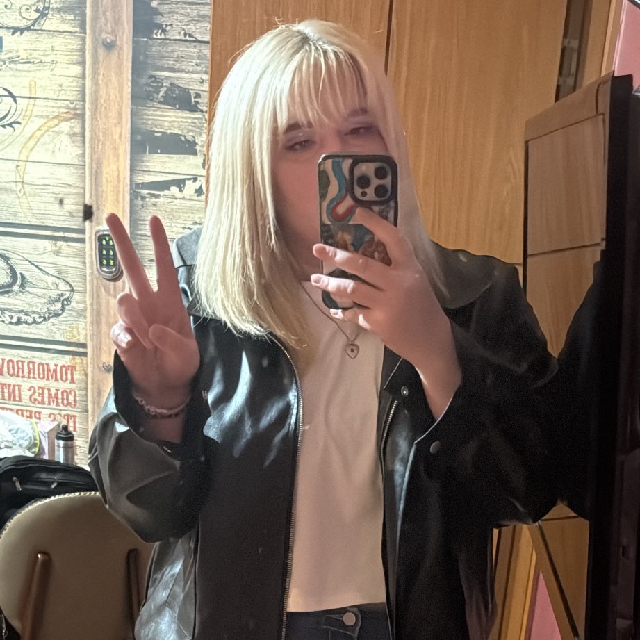 suzie⁷ 🐱🐣 ㅇㄹㄹ is SEEING BTS ✨ tweet media