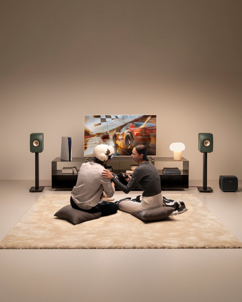 KEFAudio's tweet image. Level up your game nights 🎮🔊

With LS50 Wireless II, every move sounds bigger, clearer, and more immersive so you don’t just play the game, you feel it.

Shop now: kef.world/0dk

#KEFAudio #KEFLS50WielessII
