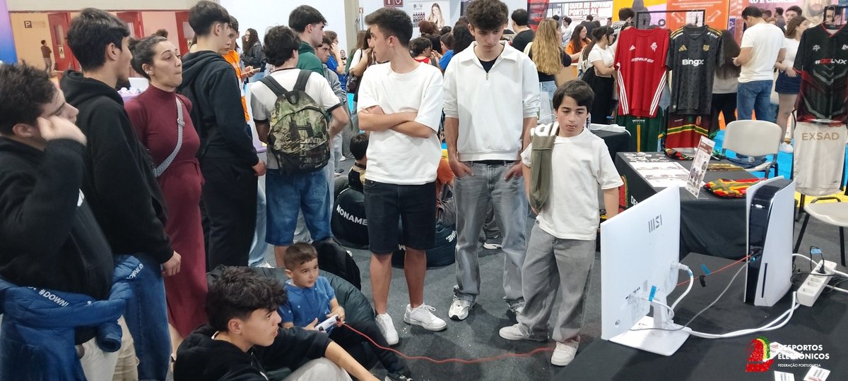 fpdeoficial's tweet photo. 🔥 O primeiro dia já passou, hoje aguardamos a vossa visita no stand da @fpdeoficial na Qualifica - na Exponor Porto!
👉️ Dirigi-te ao nosso stand no Espaço #NONAME. e descobre todas as atividades até dia 28 Março🎮
#CGSPORTS
#FPDE #Esports #EsportsPortugal #VisãoEsports2030 #MaisqueumjogoSomosDesporto #RoadToFundão #Qualifica #Exponor #Porto #Educação #Formação #Juventude #NONAME.