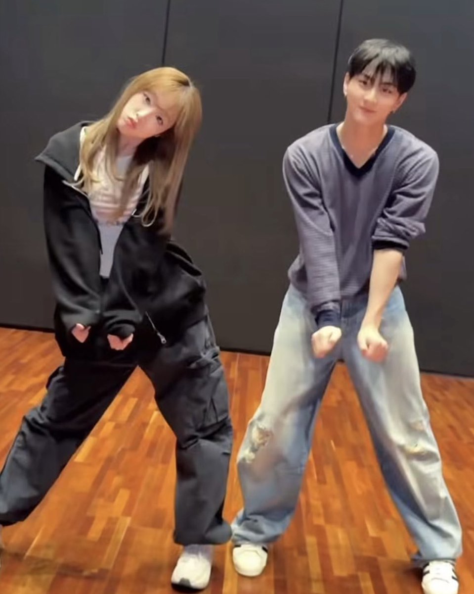 someone said jungwon can’t bring his arms together bc of his broad shoulders, i’m losing it 😭