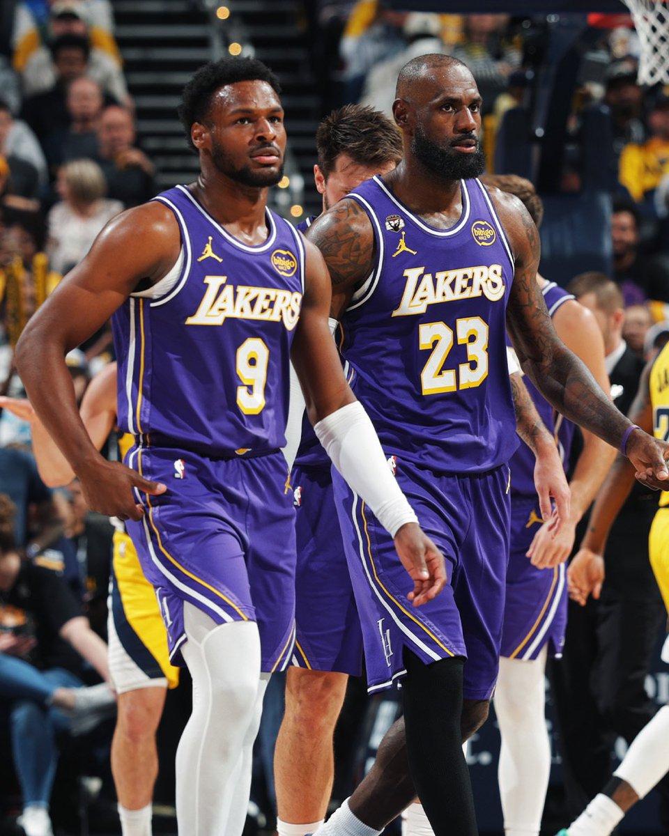 carter_AF1's tweet photo. 長男ブロニーと、父レブロン。

2人が並んでNBAのコートに立つ光景、何度見てもとんでもないなと思います。 https://t.co/mmRwGVIWeO