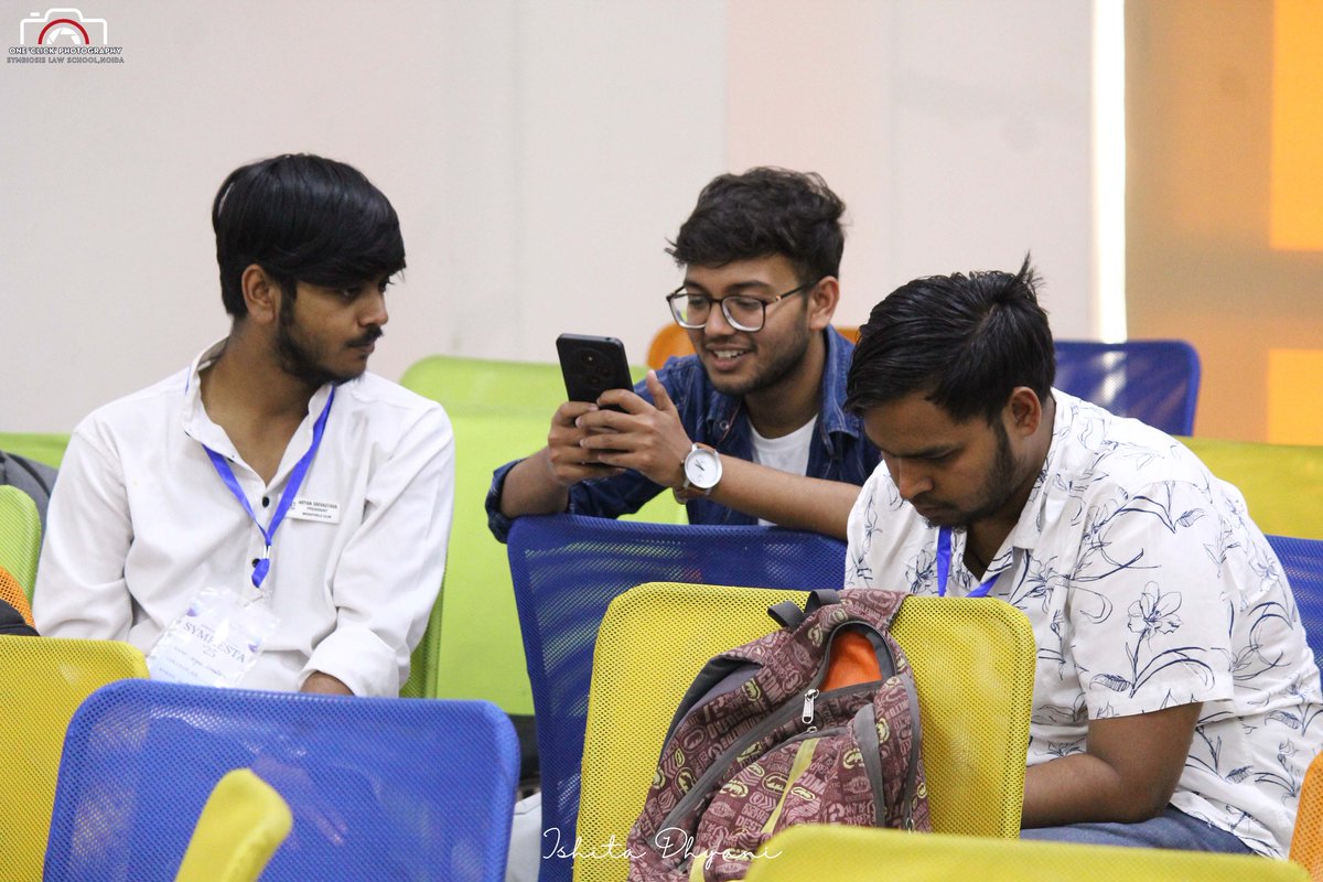 LawNoida's tweet image. Shuttermania at Symfiesta 2025 brought students together to capture creativity, emotion, and storytelling through their lens 📸

Moment Courtesy: Ms. Ishita Dhyani
.
.
.
#symfiesta2025 #slsnoida #photography #collegefest