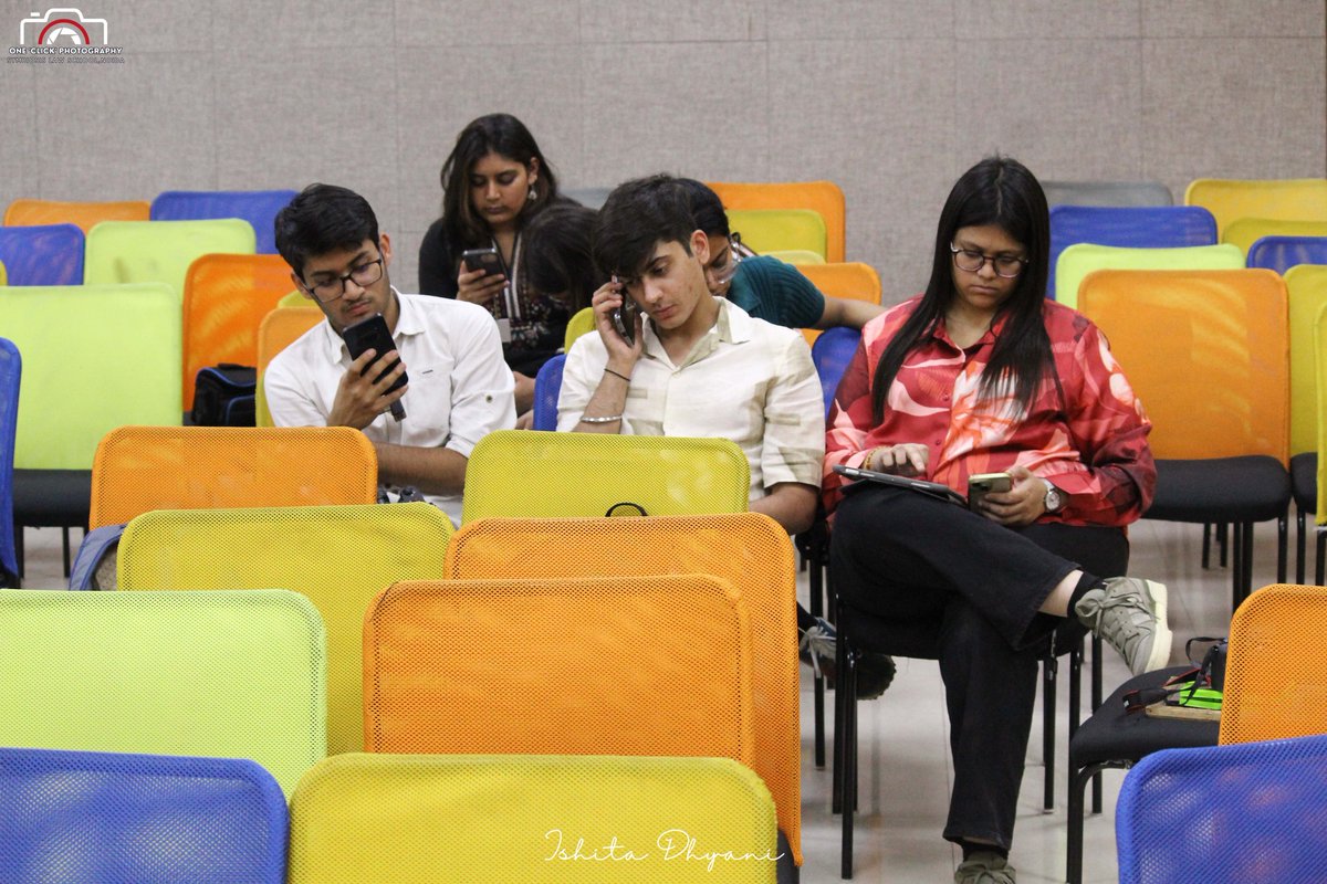 LawNoida's tweet image. Shuttermania at Symfiesta 2025 brought students together to capture creativity, emotion, and storytelling through their lens 📸

Moment Courtesy: Ms. Ishita Dhyani
.
.
.
#symfiesta2025 #slsnoida #photography #collegefest