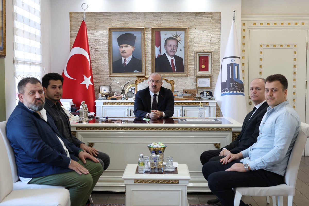 CanakkaleGovTr's tweet image. 📌 Türk Büro-Sen Genel Başkan Yardımcısı Tarkan Ömer BANKUR ve beraberindeki heyet,

📌 18 Mart #Çanakkale Deniz Zaferi ve Şehitleri Anma Günü anısına, soğuk suda en uzun süre tüplü dalış kategorisinde #Guinness Dünya Rekoru kıran dalış eğitmeni Mazlum KIBAR ve beraberindekiler,