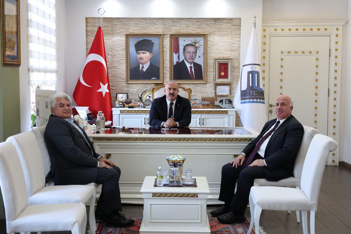 CanakkaleGovTr's tweet image. 📌 Türk Büro-Sen Genel Başkan Yardımcısı Tarkan Ömer BANKUR ve beraberindeki heyet,

📌 18 Mart #Çanakkale Deniz Zaferi ve Şehitleri Anma Günü anısına, soğuk suda en uzun süre tüplü dalış kategorisinde #Guinness Dünya Rekoru kıran dalış eğitmeni Mazlum KIBAR ve beraberindekiler,