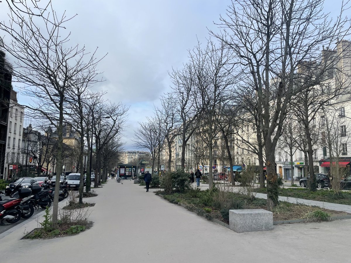 Paris s’eveille 🎈 tweet media