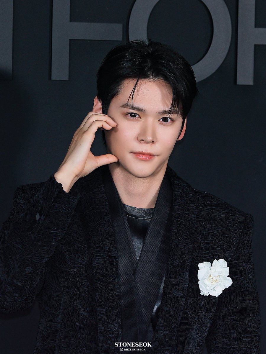 อึนซอก ออกงาน Tom Ford ขอแจก 319 บาท ให้กับบรีซจึ ดลพึ 2 ท่าน ขอสุ่มพรุ่งนี้ประมาณ 2 ทุ่ม เรามีความสุขมากทุกคน 😭😭😭😭😭😭😭😭😭😭😭😭😭😭

톰포드 은석
EUNSEOK TOM FORD
 #EUNSEOKxTOMFORD