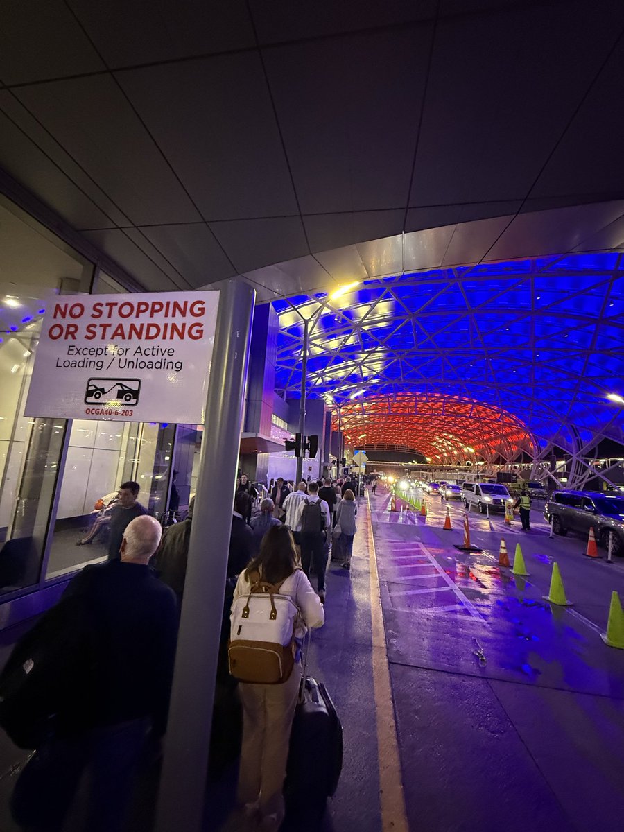 __machmud's tweet photo. pov you’re flying out of hartsfield-jackson in Atlanta 😭 https://t.co/yGPRl8ENn8