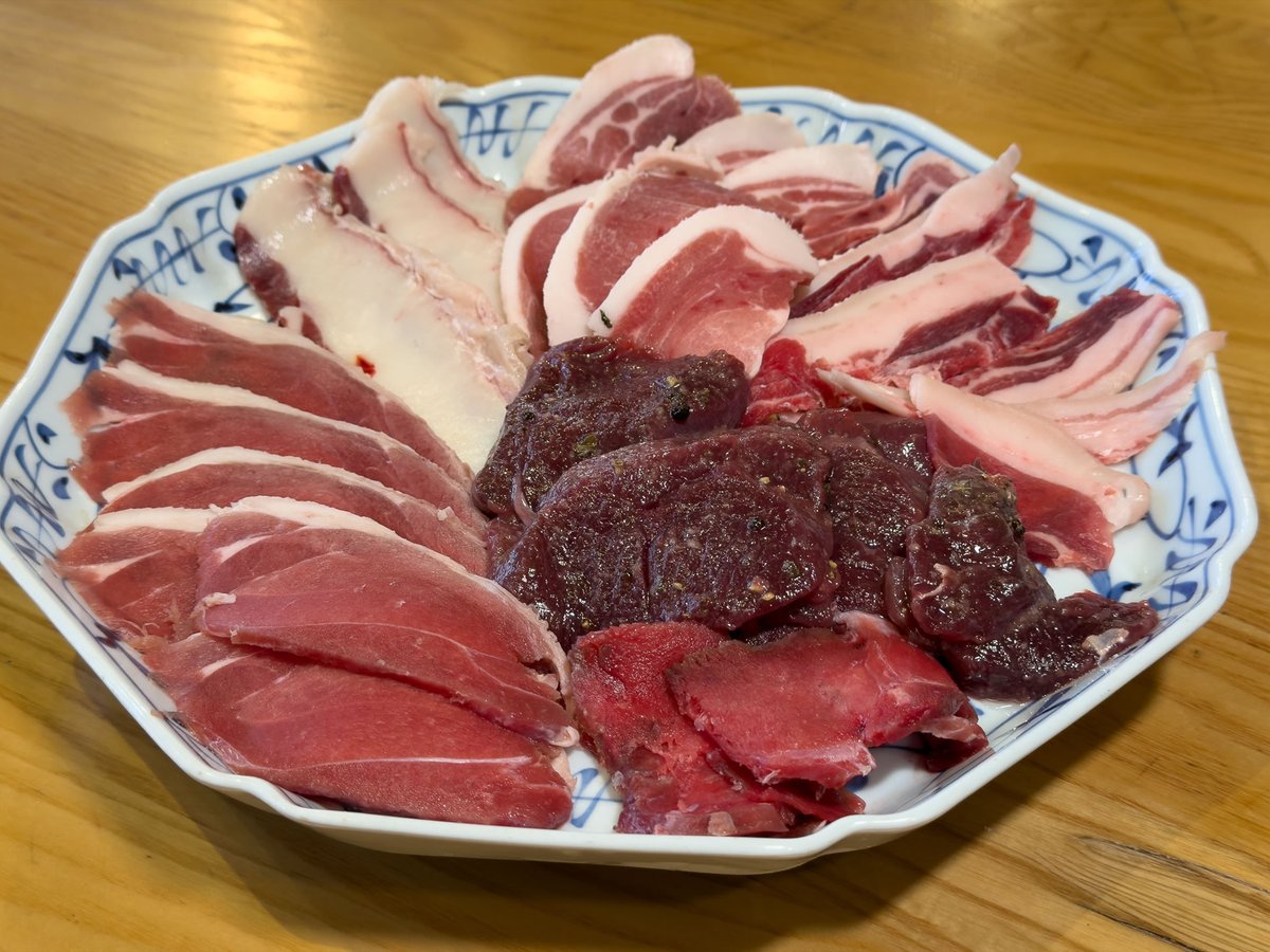 gibierto_jp's tweet photo. ＼ジビエをお腹いっぱい堪能／

メニューはコースのみだけどおかわり自由！　狩猟、解体から調理まで手がける「ジビエ料理屋 べんけい」を取材しました。

🗾福岡県遠賀郡岡垣町

https://t.co/47dEd2bgck https://t.co/pXgcXgGD8t