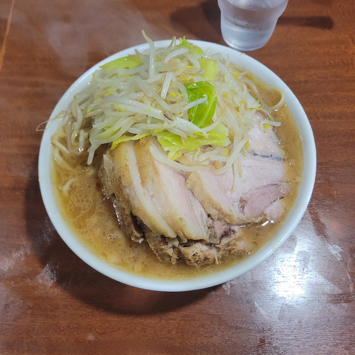 D麺
所沢駅

1000円札１枚で食べられる店：❌
待たずにサクッと食べられた：❌

◎注文品
🍜:ラーメン豚増し
ニンニクは？⇒そのまま

ラーメンって好きじゃないんやけど
ここのは美味しかった！

ごちそうさまでした🙏