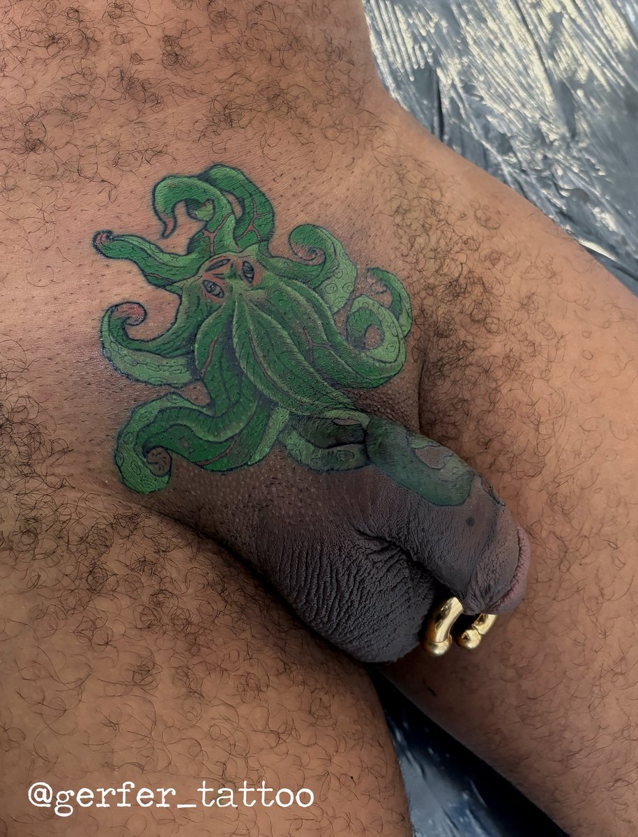 This this piece for <a href="/ZuggIndDark/">NRD-050-D</a> in 2 sessions. Thanks so much from travelling from the US for this 🙌 #tattoo #penistattoo #gerfertattoo DM to book 🙏