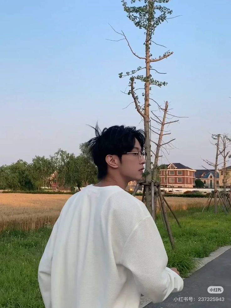 Jalan sebentar setelah mengecek beberapa hewan pertanian.